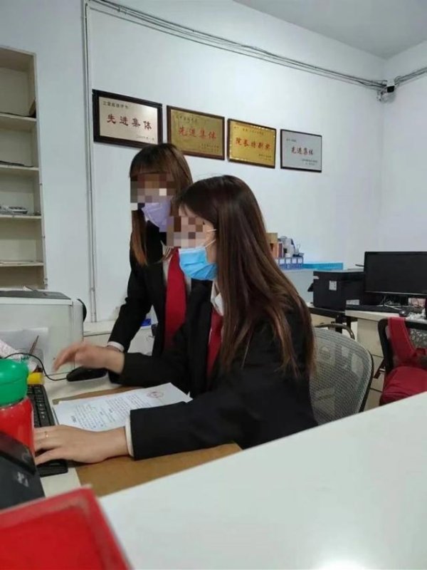 指南针股票 女子疑被家暴身亡，同学：男方上学时爱霸凌，因打人就在县城“红过”