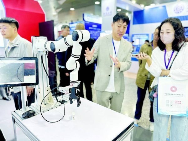 牛津配资 机器人，来了！和人类合奏、仿人臂微生物智能检测……